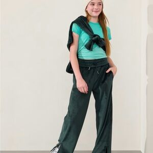 Athleta NWT high Waisted - dark green  Pants wiRelaxed Fit size 6 xs girls